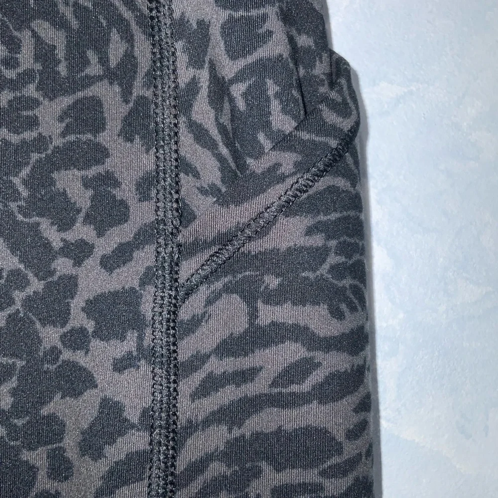 All In Motion Girls Black & Gray Animal Print Leggings & Black Sweat Pants XL 14
